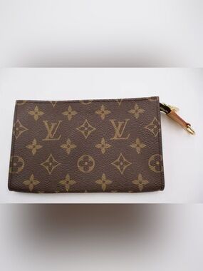 Pre-Owned Louis Vuitton Monogram Canvas Pochette